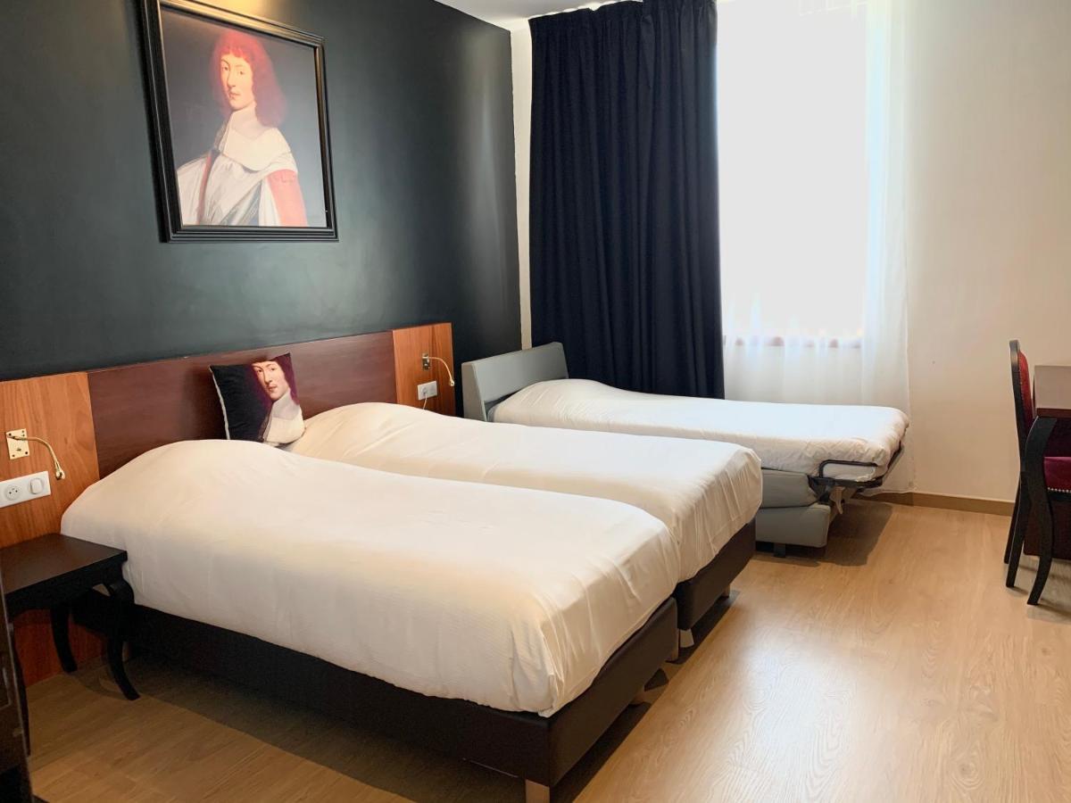โรแรมเด ลีส์ Hotel แวร์ซาย ภายนอก รูปภาพ